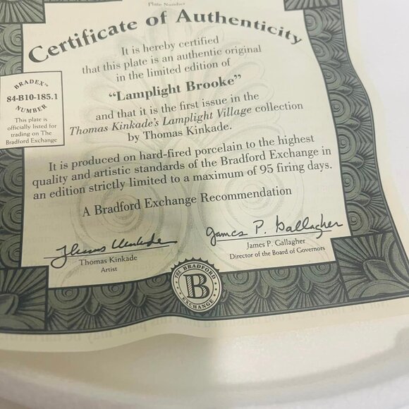 Thomas Kinkade Lamplight Village "Lamplight Brooke" Oval Collector’s NEW 11804A - Picture 6 of 7